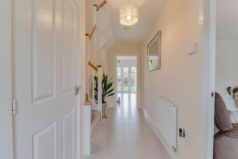 28 Oak Crescent, Wickford, SS11 7FF