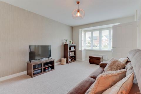 28 Oak Crescent, Wickford, SS11 7FF