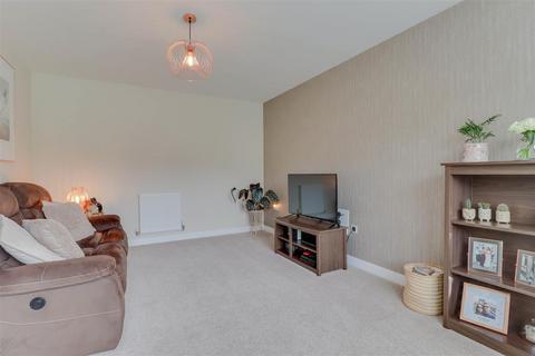 28 Oak Crescent, Wickford, SS11 7FF