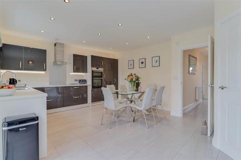 28 Oak Crescent, Wickford, SS11 7FF