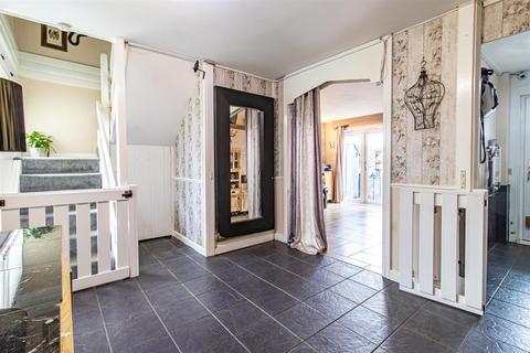 57 Broomfields Place, Basildon, SS13 3LJ