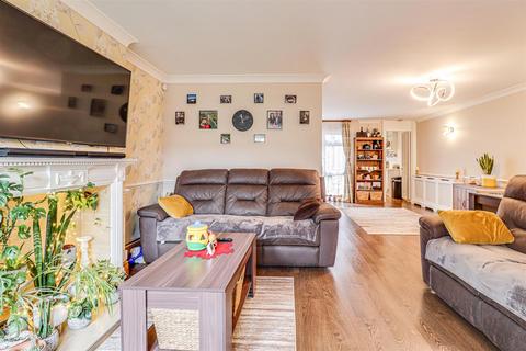 69 Beambridge Place, Basildon, SS13 3LN