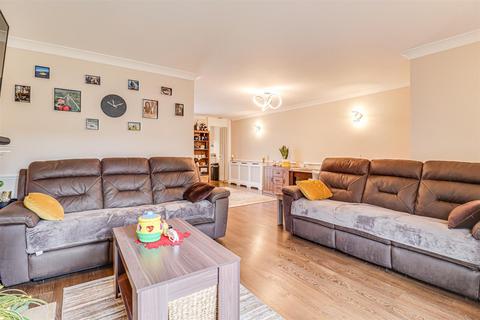 69 Beambridge Place, Basildon, SS13 3LN