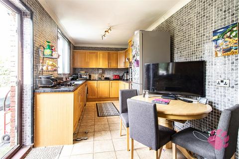 27 Ravel Road, Aveley, South Ockendon, RM15 4NP