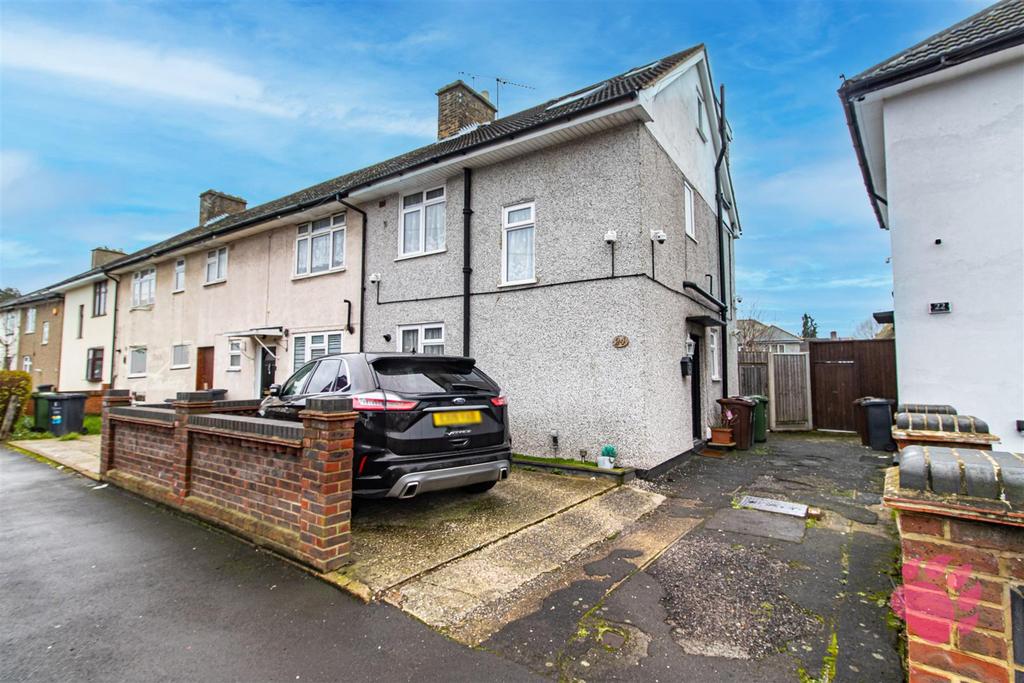 Campden Crescent, Dagenham RM8 4 bed end of terrace house for sale £