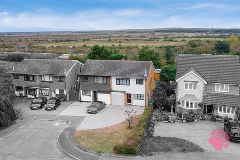 82 Brackendale Avenue, Basildon, SS13 3BE