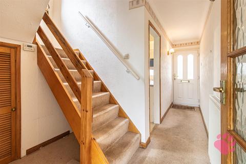 82 Brackendale Avenue, Basildon, SS13 3BE