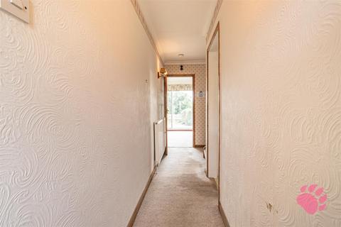 82 Brackendale Avenue, Basildon, SS13 3BE