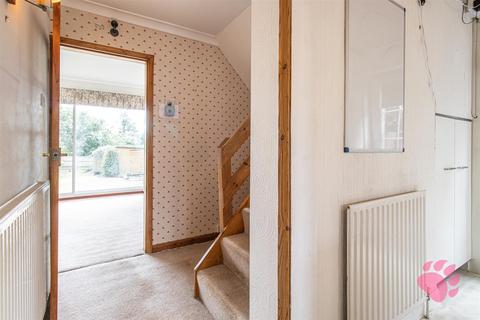 82 Brackendale Avenue, Basildon, SS13 3BE