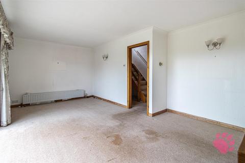 82 Brackendale Avenue, Basildon, SS13 3BE