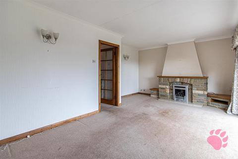 82 Brackendale Avenue, Basildon, SS13 3BE
