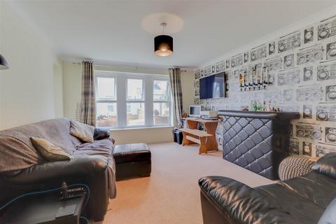 16 Bell Close, Laindon, Basildon, SS15 5NG