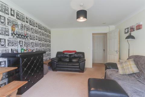 16 Bell Close, Laindon, Basildon, SS15 5NG