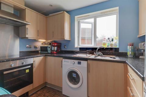 16 Bell Close, Laindon, Basildon, SS15 5NG