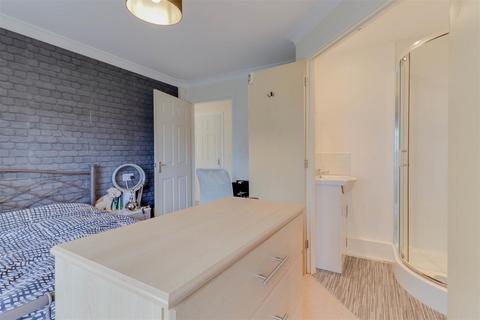 16 Bell Close, Laindon, Basildon, SS15 5NG