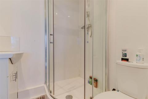 16 Bell Close, Laindon, Basildon, SS15 5NG