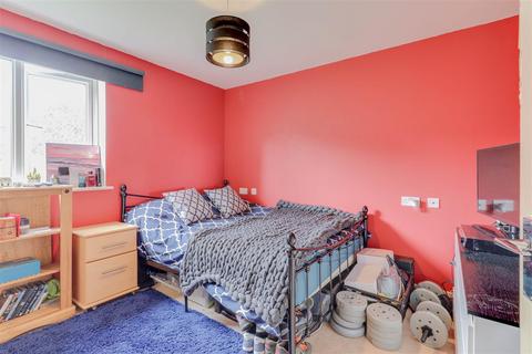 16 Bell Close, Laindon, Basildon, SS15 5NG