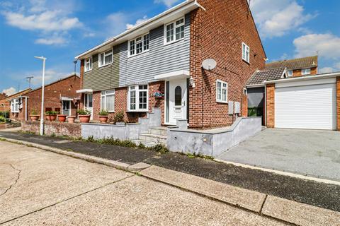 2 Bradbourne Way, Pitsea, Basildon, SS13 2DW