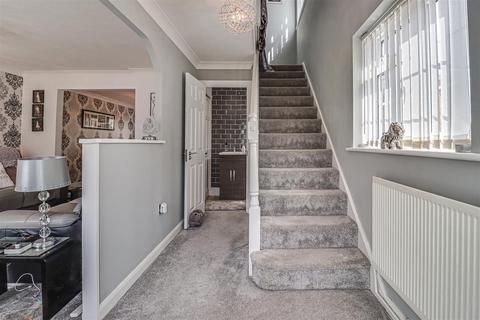2 Bradbourne Way, Pitsea, Basildon, SS13 2DW