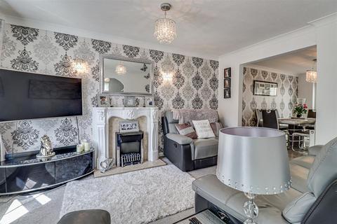 2 Bradbourne Way, Pitsea, Basildon, SS13 2DW
