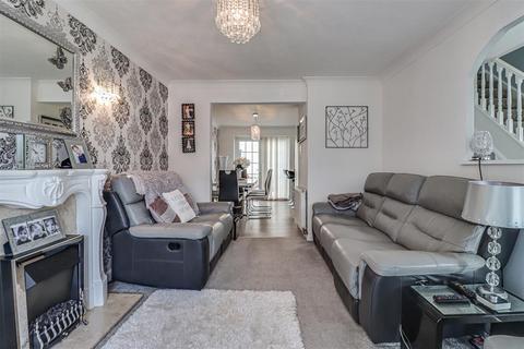 2 Bradbourne Way, Pitsea, Basildon, SS13 2DW