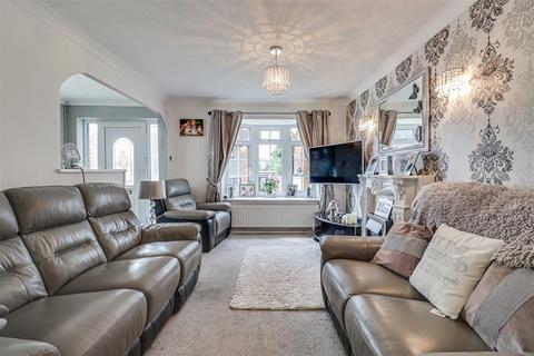 2 Bradbourne Way, Pitsea, Basildon, SS13 2DW
