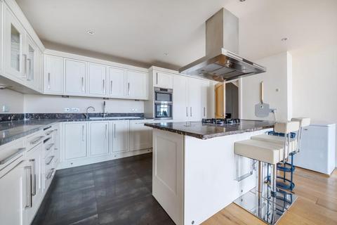 4 bedroom apartment to rent - Royal Drive,  London,  N11