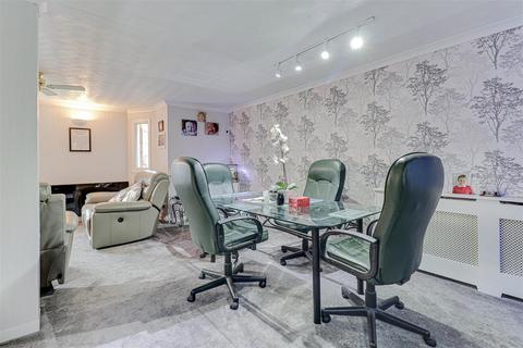 137 Moretons Court, Basildon, SS13 3LZ