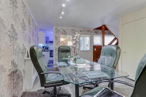 137 Moretons Court, Basildon, SS13 3LZ