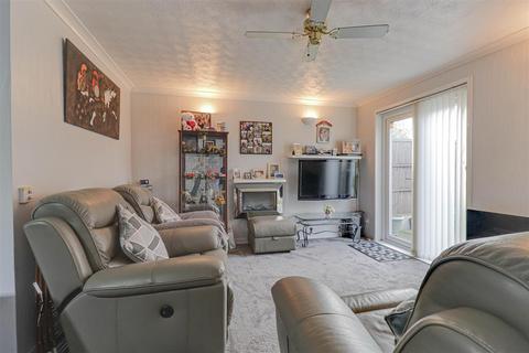 137 Moretons Court, Basildon, SS13 3LZ
