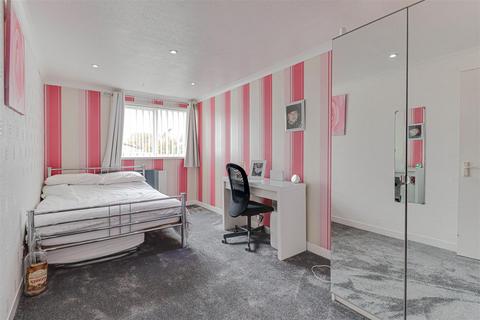 137 Moretons Court, Basildon, SS13 3LZ