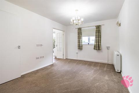 2 bedroom end of terrace house for sale - Brackendale Court, Basildon SS13