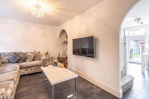 45 Oakley Close, Grays, RM20 4AN