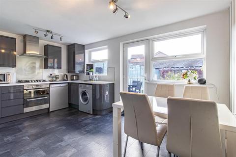 45 Oakley Close, Grays, RM20 4AN