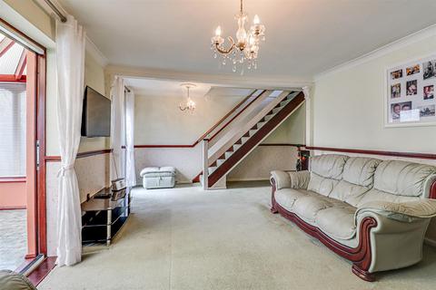 69 Ashfields, Pitsea, Basildon, SS13 1HS