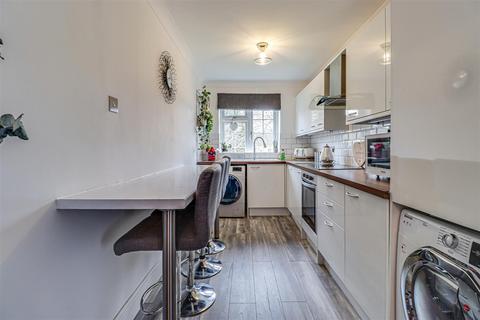 21 Bishops Close, Basildon, SS13 1EJ