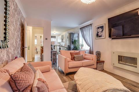 21 Bishops Close, Basildon, SS13 1EJ