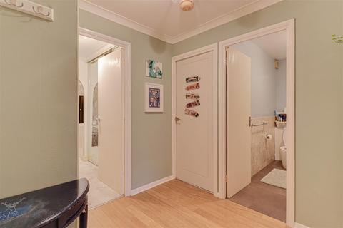 16 Elmdon Road, South Ockendon, RM15 5BF