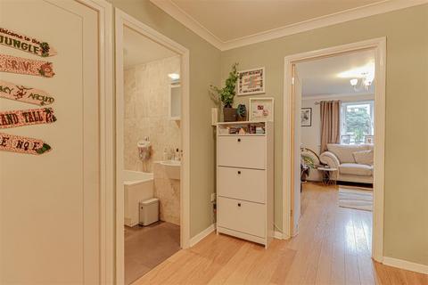 16 Elmdon Road, South Ockendon, RM15 5BF