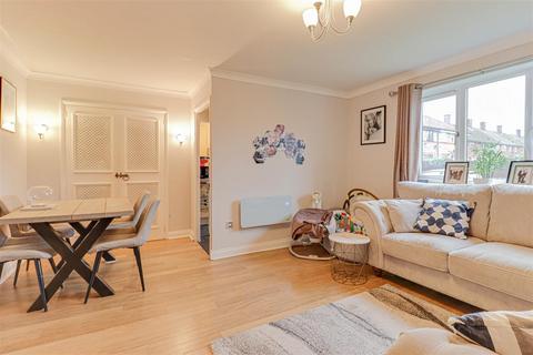 16 Elmdon Road, South Ockendon, RM15 5BF