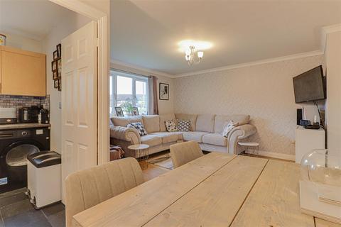 16 Elmdon Road, South Ockendon, RM15 5BF