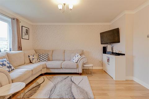 16 Elmdon Road, South Ockendon, RM15 5BF