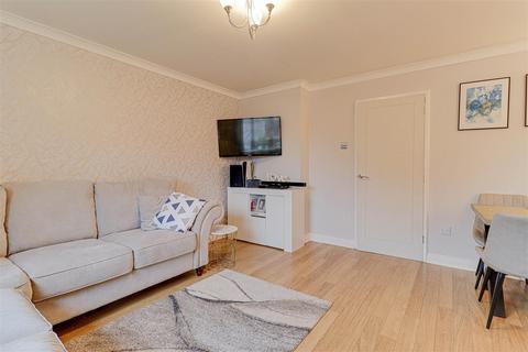 16 Elmdon Road, South Ockendon, RM15 5BF