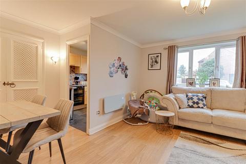 16 Elmdon Road, South Ockendon, RM15 5BF