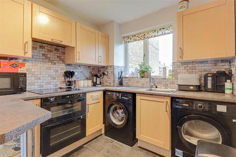 16 Elmdon Road, South Ockendon, RM15 5BF