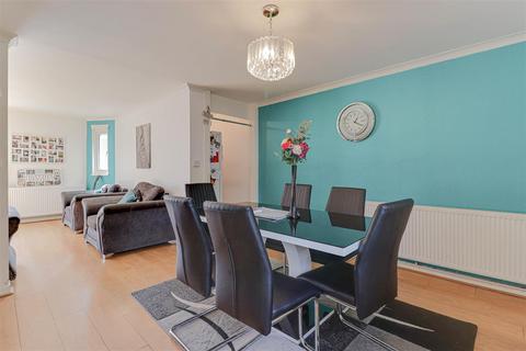 119 Beambridge Court, Basildon, SS13 3NG