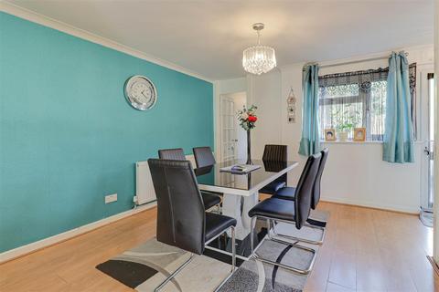119 Beambridge Court, Basildon, SS13 3NG