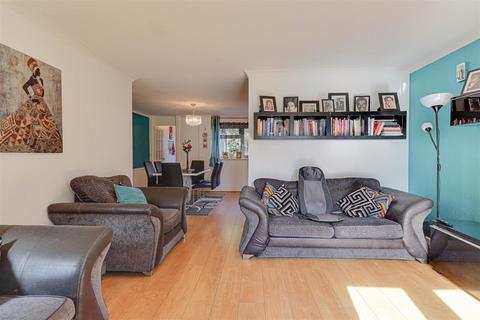 119 Beambridge Court, Basildon, SS13 3NG