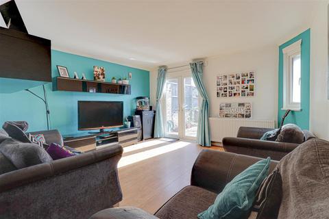 119 Beambridge Court, Basildon, SS13 3NG