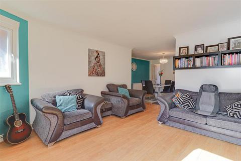 119 Beambridge Court, Basildon, SS13 3NG